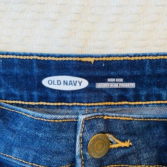 Old Navy High-Rise Distressed Denim Shorts With Secret Slim Pockets Size 2 - Picture 7 of 8